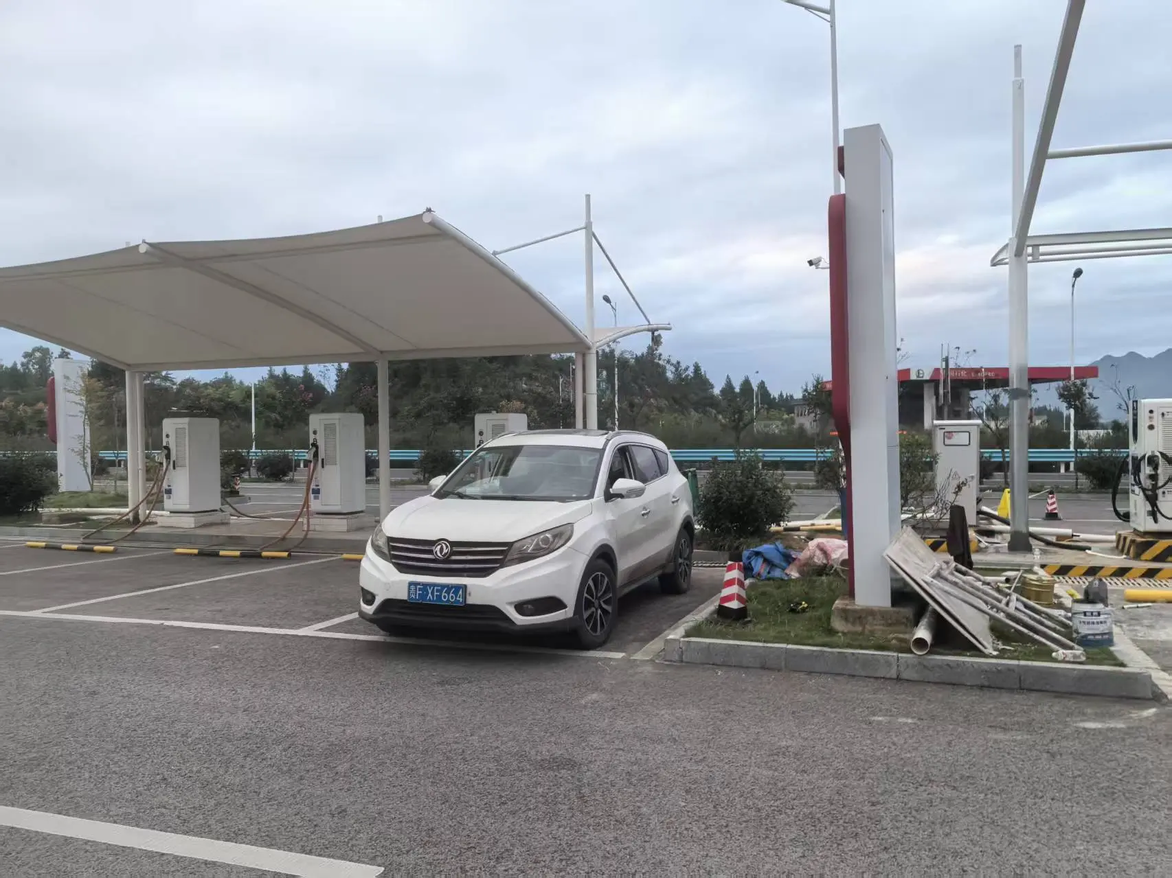 贵州湄潭膜结构棚怎么选?山地多雨高紫外线环境,避开铁皮棚与劣质膜三大坑